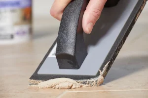 گروت (Grout) چیست؟ انواع، کاربردها، مزایا و معایب + راهنمای جامع اجرا